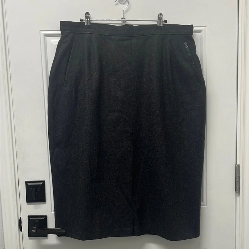 GIVENCHY old money vintage leather trim Chic Black Pencil Skirt 22W‎